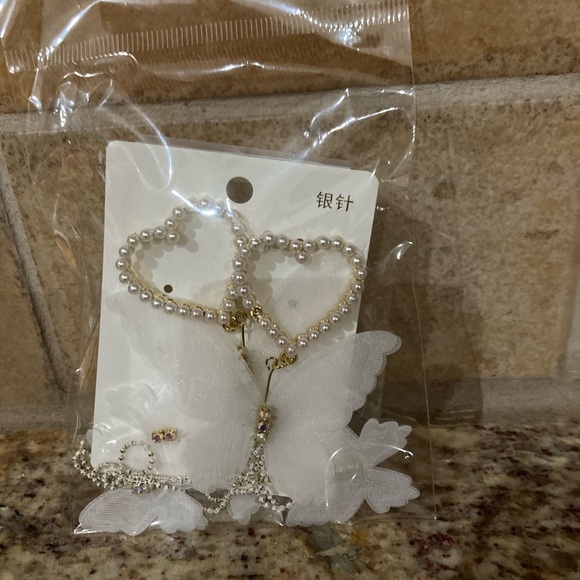 ROMANTIC TEMPERAMENT LOVE PEARLS BUTTERFLY EARRINGS - Picture 3 of 3